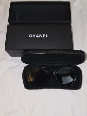 CHANEL Black Oversized Cat-Eye Sunglasses